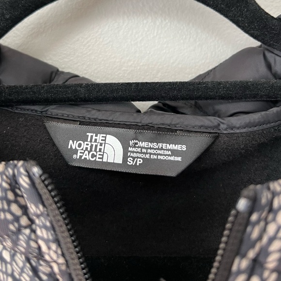 The North Face Women’s Thermoball Vest in Tan and Black Lace Print - Picture 7 of 7